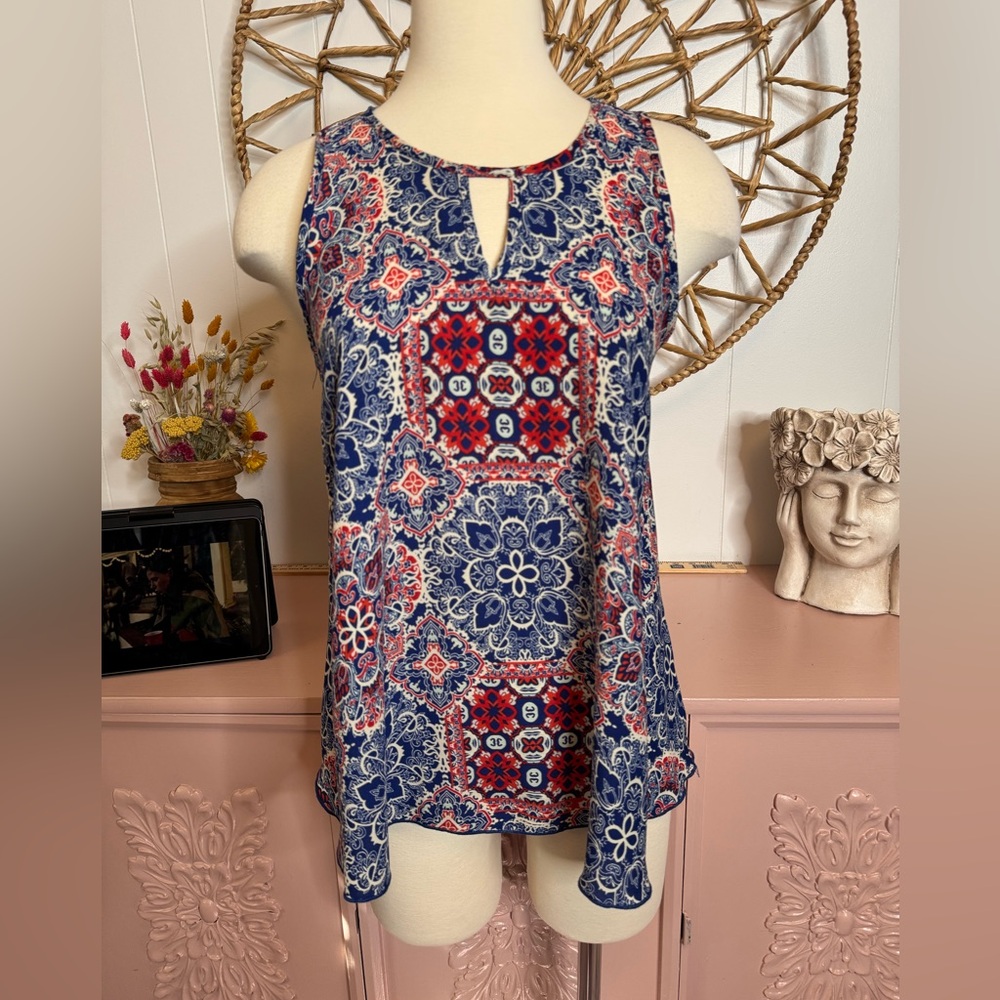 Evereve‎ Blue and Red Patterned Tank Top